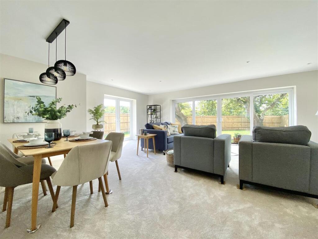 Fairway View Close, Linden Road, West Parley, Ferndown photo 2