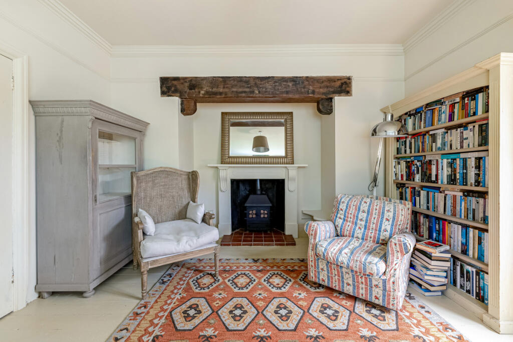 House in Waverley, Cranleigh - More
