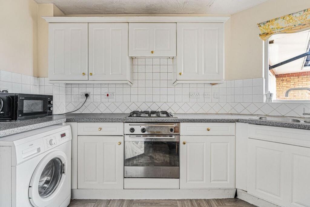 Main image of property: 90 Myddleton Avenue, Finsbury Park