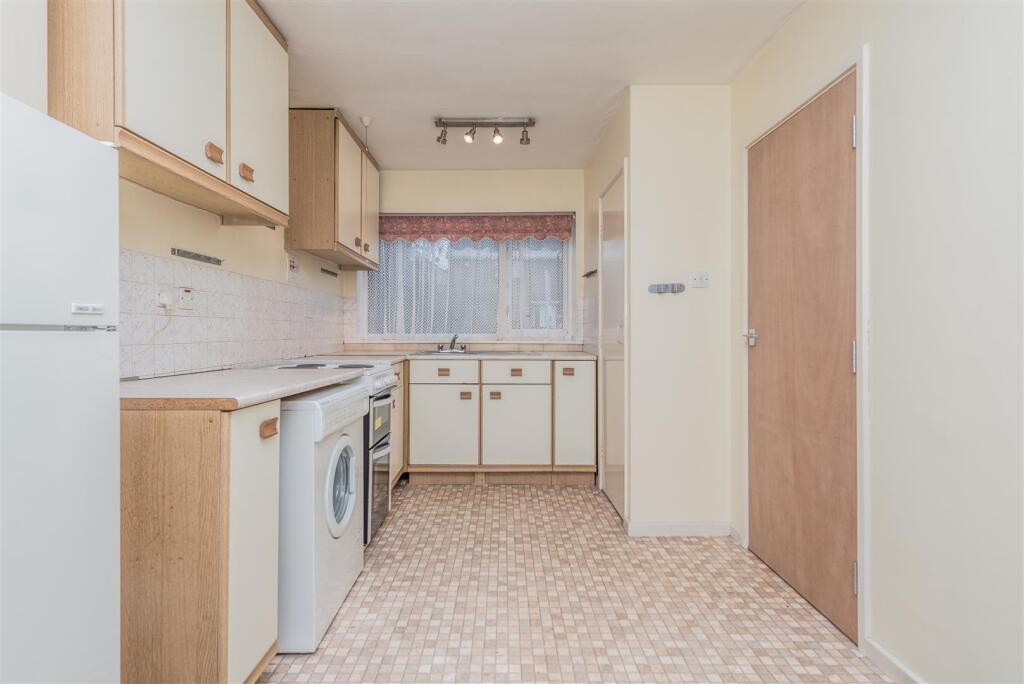 St Bartholomews Close, Leeds photo 3