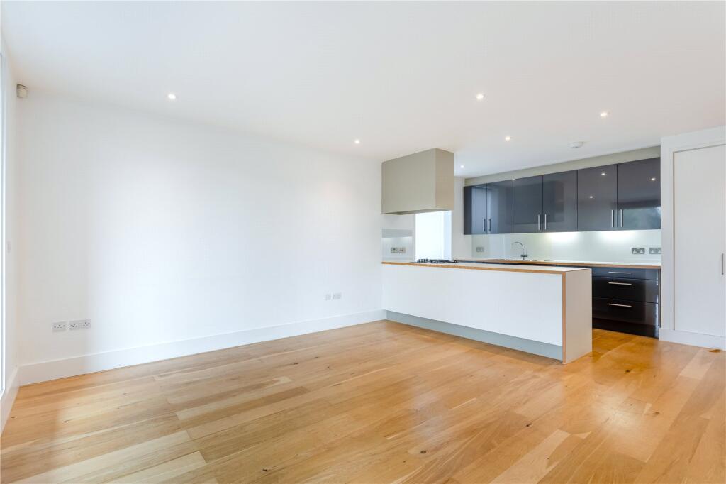 Apartment in Cambridge, Petersfield - View 4