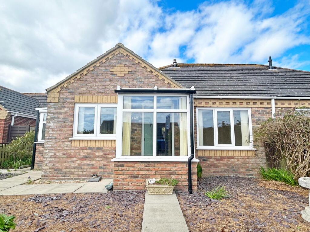 2-bed bungalow on Mumby Meadows, Mumby, Alford, Lincolnshire, LN13 9GF, £165,000