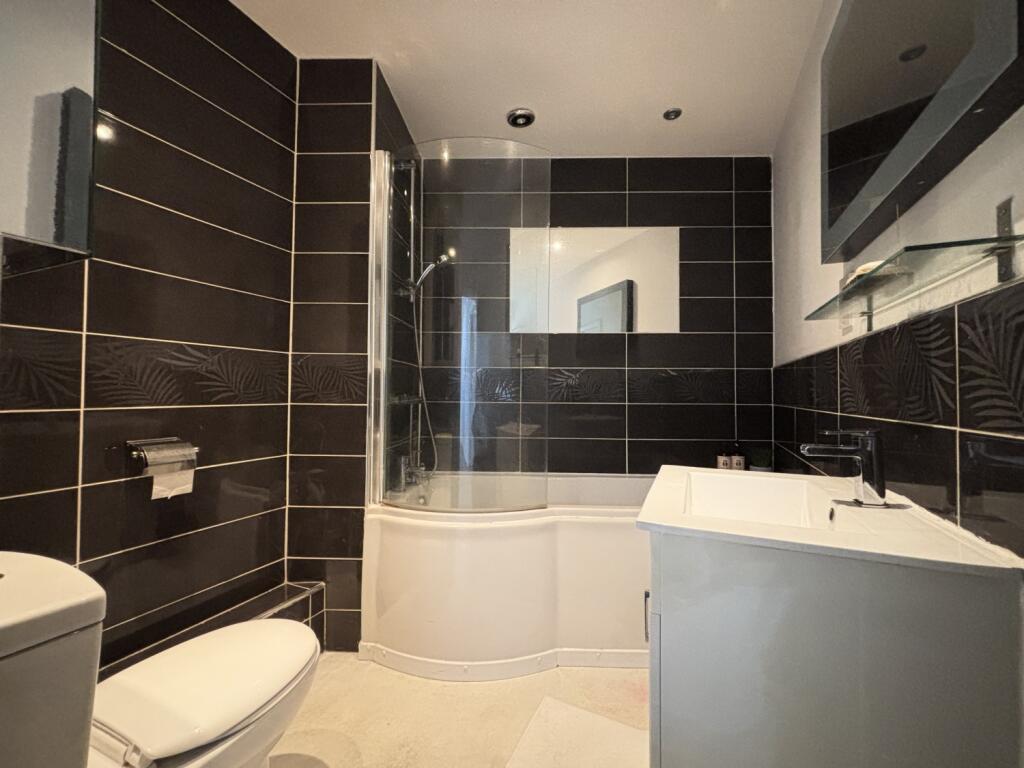 Apartment in Salford - View 5
