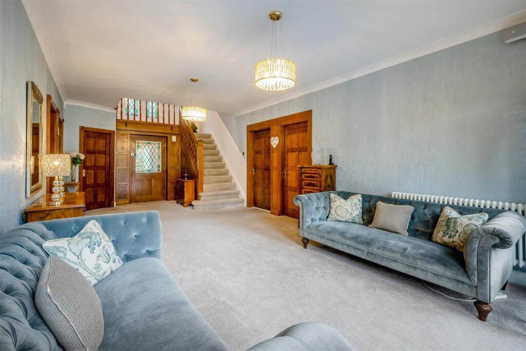 Monmouth Drive, Sutton Coldfield photo 5