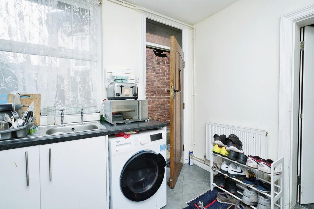 Apartment in Luton - View 4