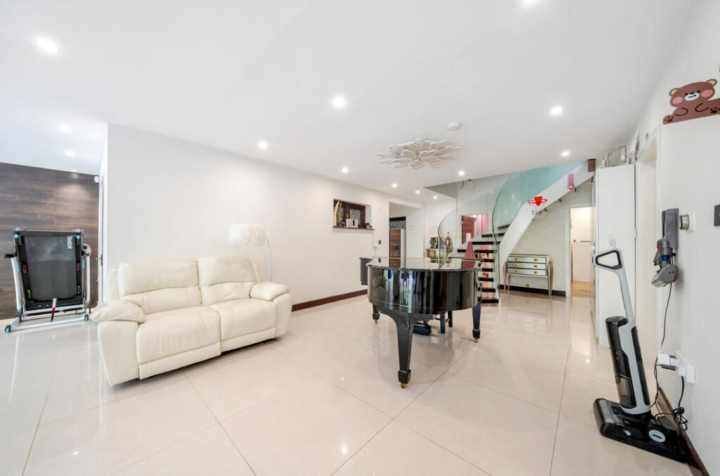 Ashfield Lane, Chislehurst, Kent, BR7 photo 5