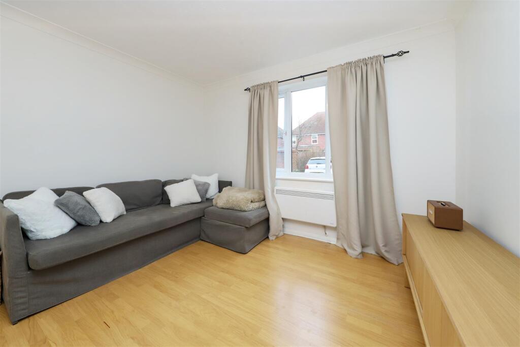 Apartment in London, Pinner - View 2