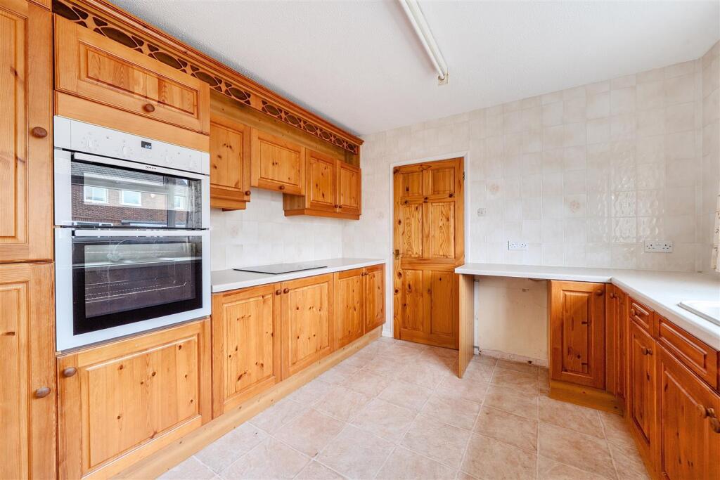Lowther Close Wokingham, Berkshire, RG41 1JE - More