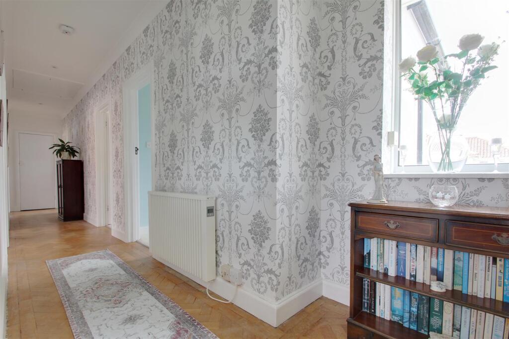 Apartment in Worthing, West Worthing - More