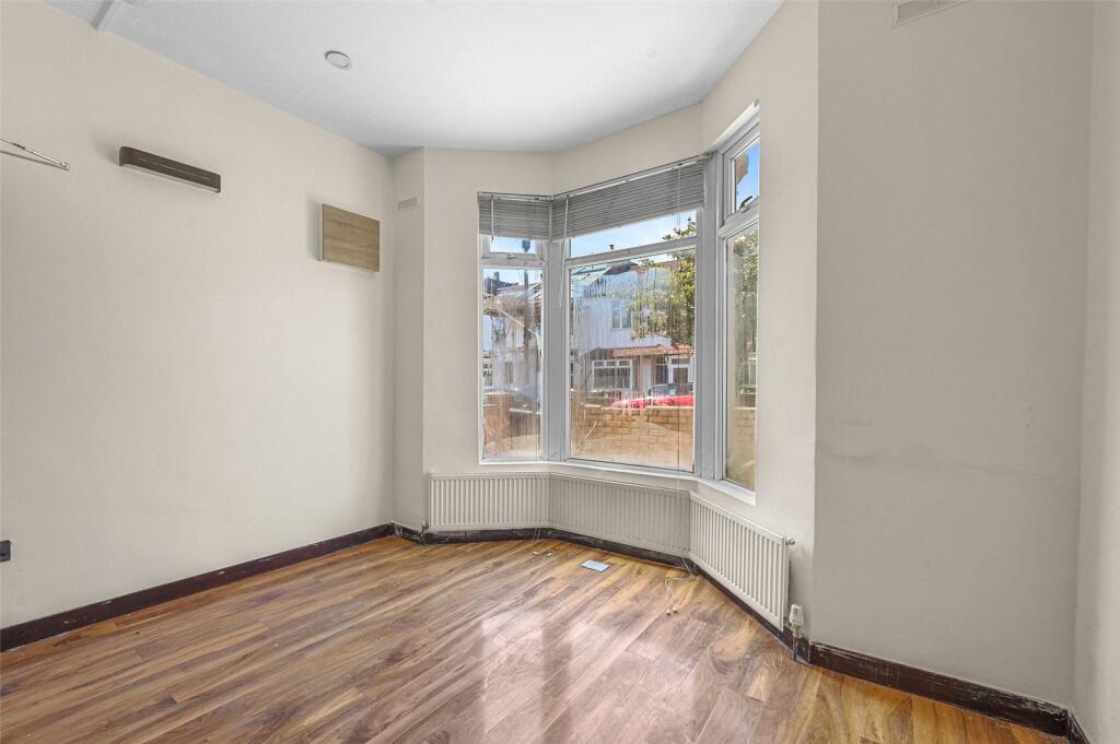 Caistor Park Road, Stratford, London, E15 photo 4