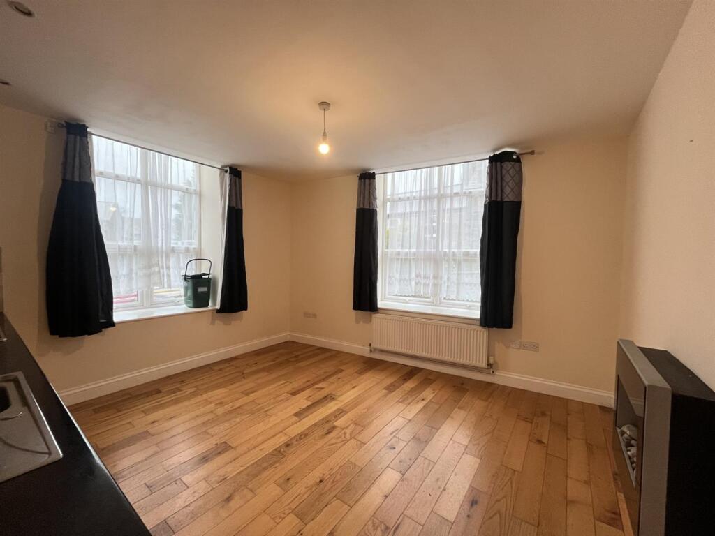 Apartment in Redruth, Cornwall - View 4