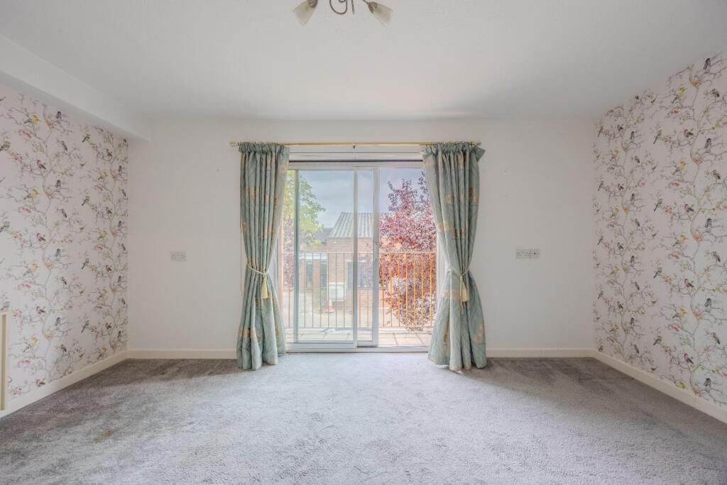Apartment in Southend-on-Sea - View 5