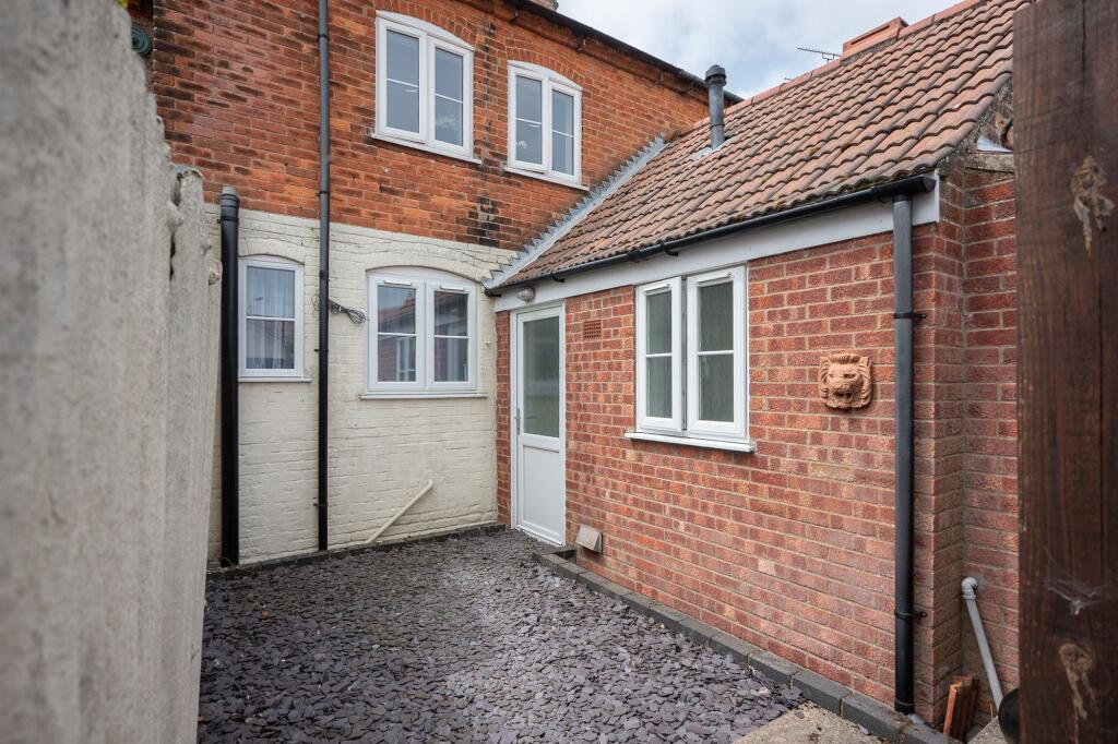 Period Three Bedroom Cottage in Holt photo 4
