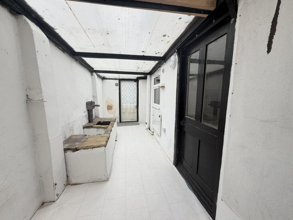 House in Ipswich, Stoke - More