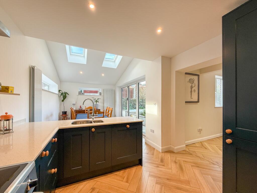 4-bed semi-detached on Bradshaw Avenue, Honley, Holmfirth, HD9, £375,000