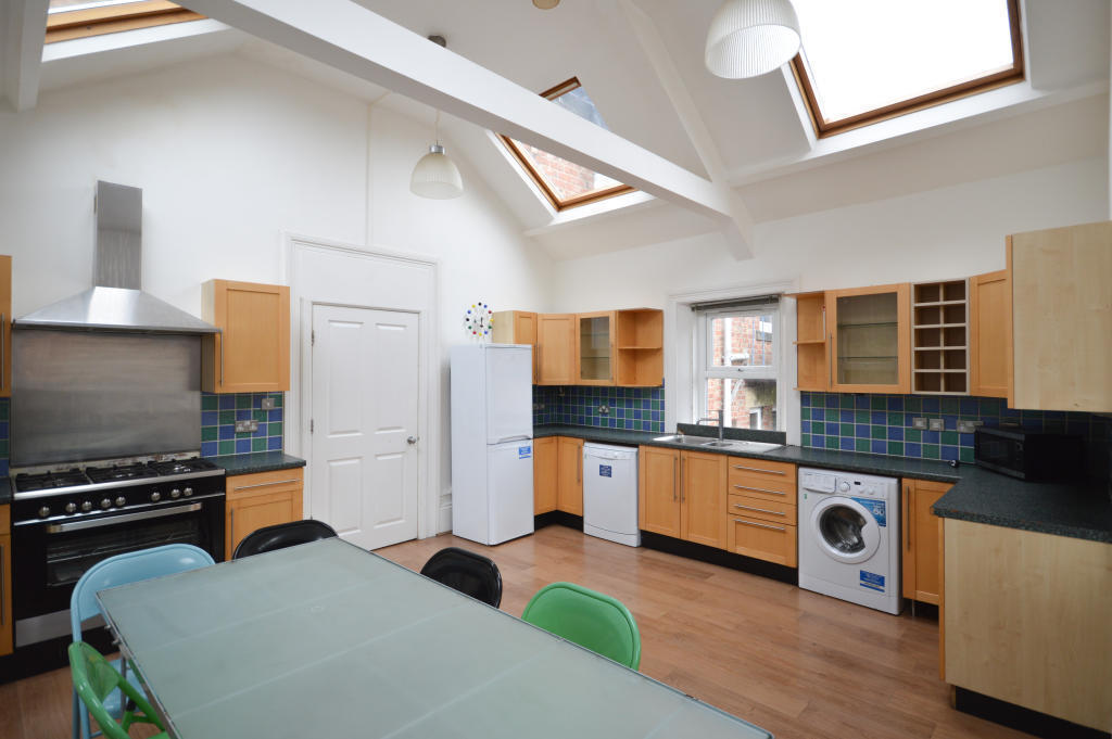 Apartment in Newcastle upon Tyne, Tyne and Wear - View 3