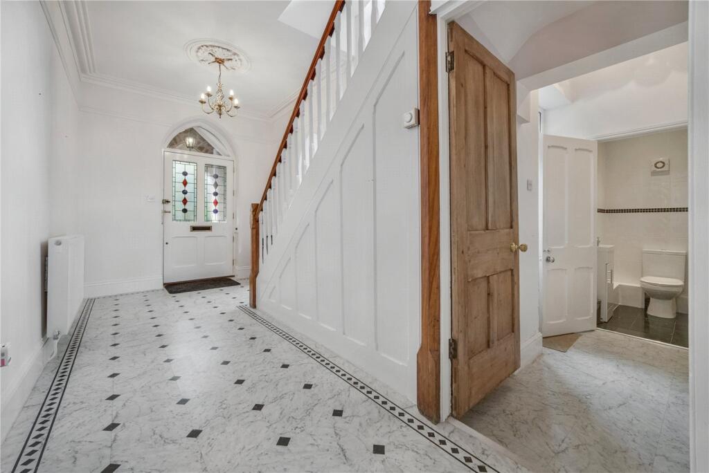 Highfield Road, Malvern, Worcestershire, WR14 photo 2