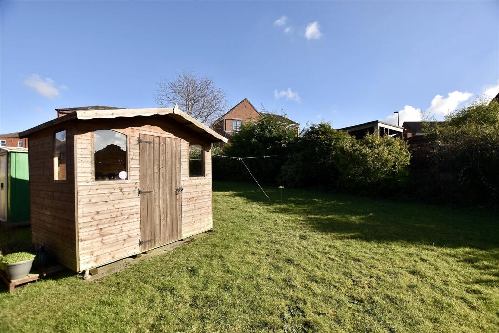 Cumberland Drive, Royton, Oldham, Greater Manchester, OL2 photo 2