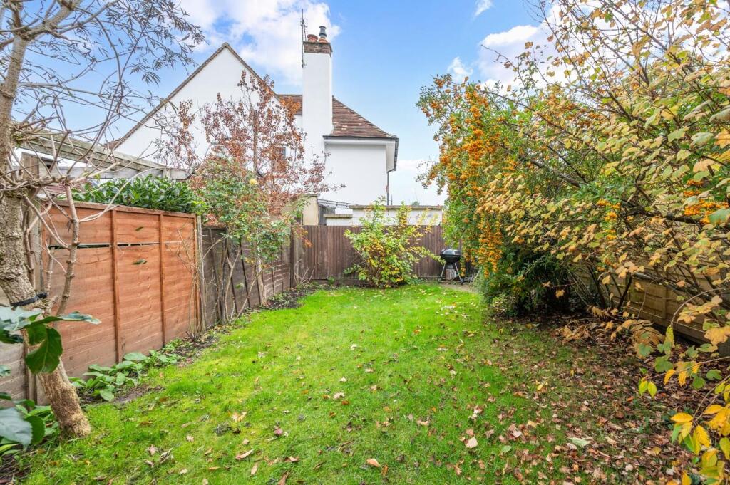 Outwood Lane, Chipstead, CR5 - More