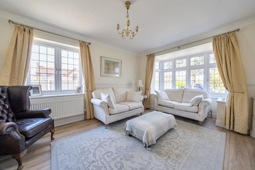 House in Portsmouth - More