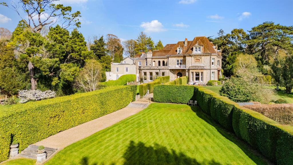 Main image of property: High Road, Chipstead