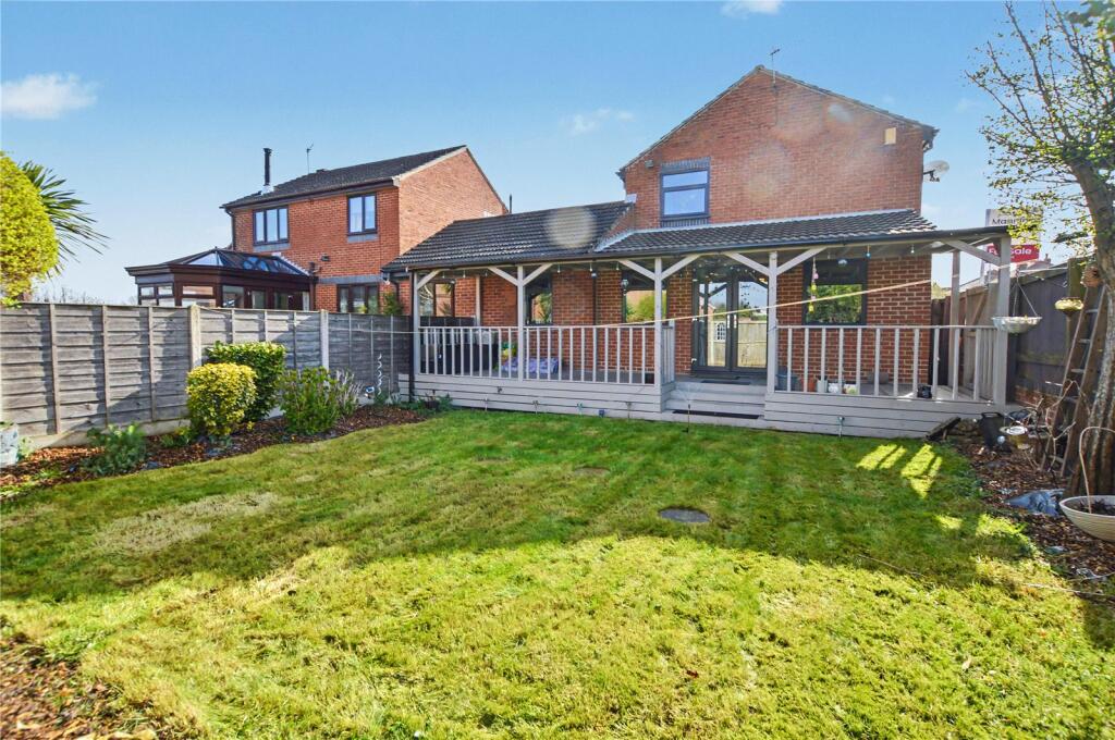 4-bed semi-detached on Pymont Court, Lofthouse, Wakefield, West Yorkshire, £377,300