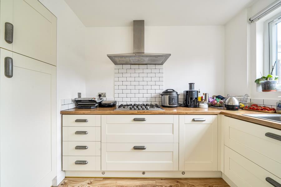 House in London, Royal Borough of Kingston upon Thames - View 4