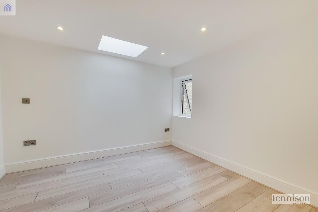 Apartment in London, Merton Park - More