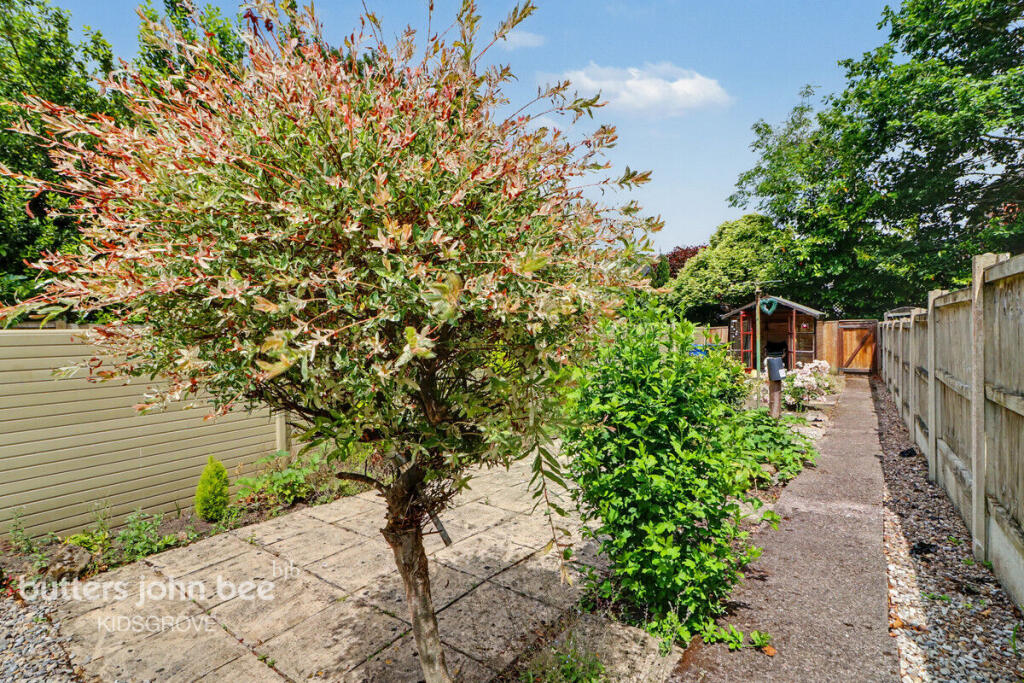 House in Stoke-on-Trent, Kidsgrove - More