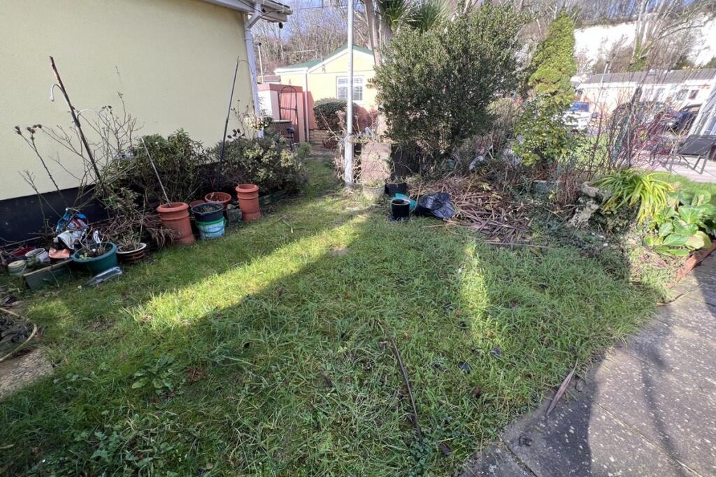 Cliffdale Gardens, Cosham, Portsmouth, Hampshire, PO6 3LZ photo 2