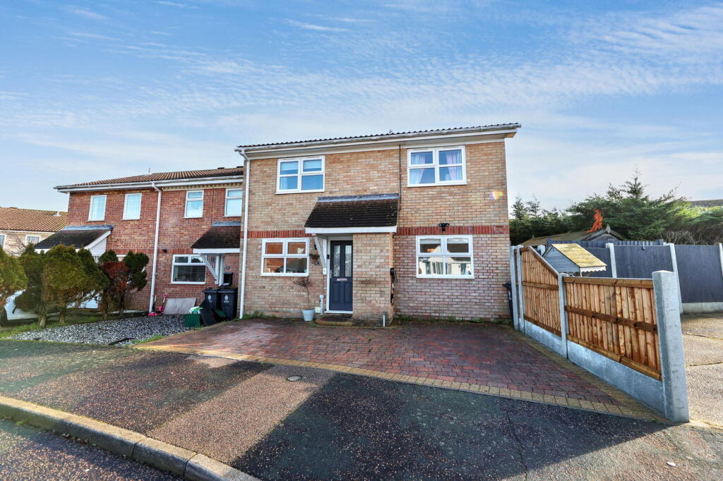 3-bed terraced on 32, Dorking Crescent, Clacton-on-sea, CO16 8FQ, £260,000