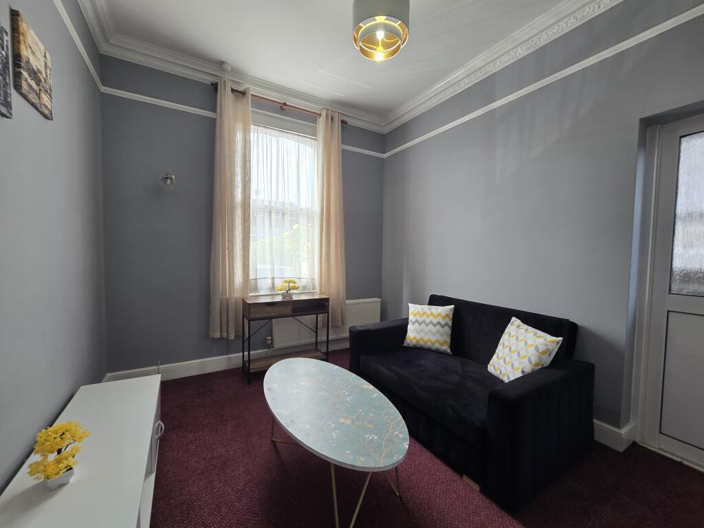 Apartment in Watford - View 5
