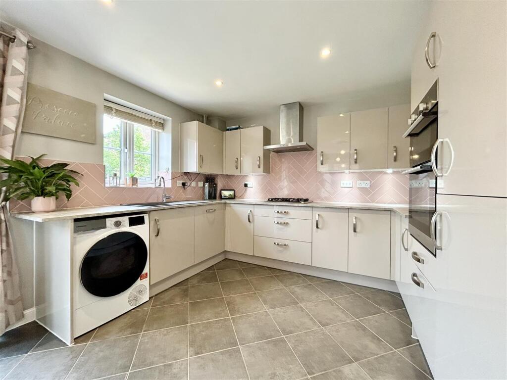 Pyrus Court, Hadley, Telford photo 3