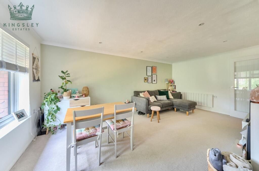 Apartment in Watford, Hertfordshire - View 4