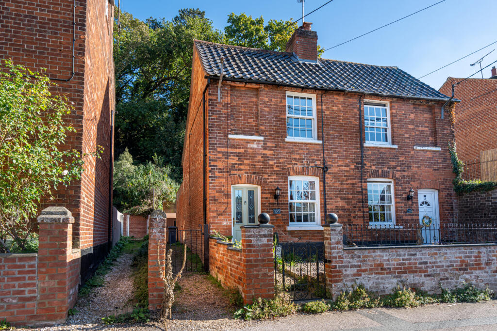 2-bed semi-detached on Castle Street, Woodbridge, IP12 1HL, £325,000