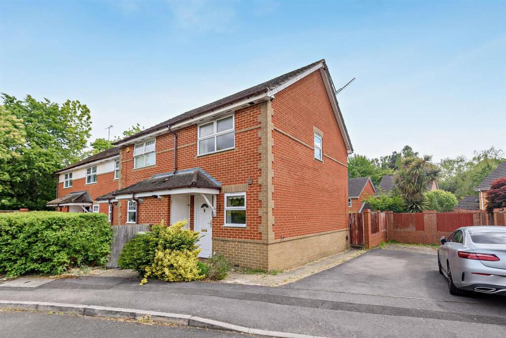 2-bed terraced on The Topiary, Farnborough, £325,000