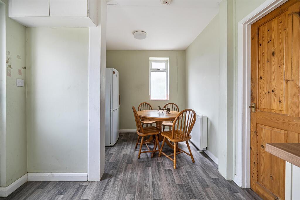 Showsley Road, Shutlanger, NN12 - View 6