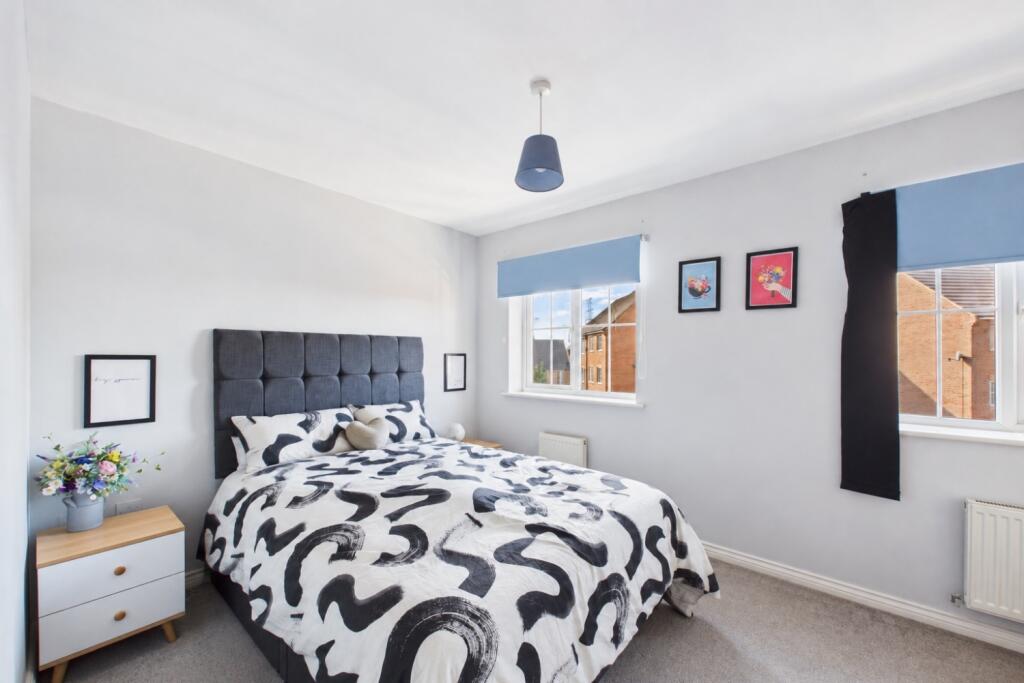 House in Luton, Leighton-Linslade - More