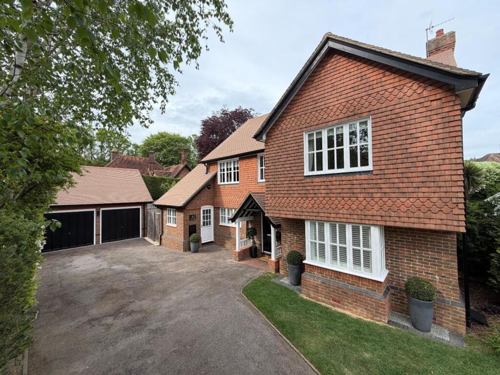 Main image of property: Saxon Close, Amersham, Buckinghamshire, HP6 5QA