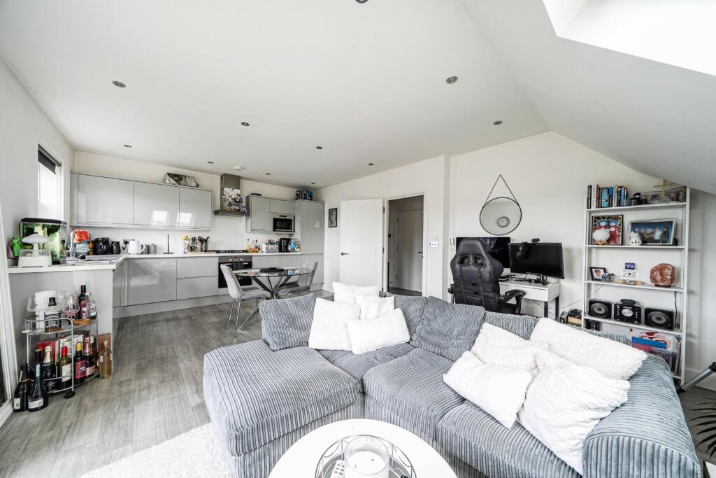 Apartment in London, Blackbrook, Southborough - View 2