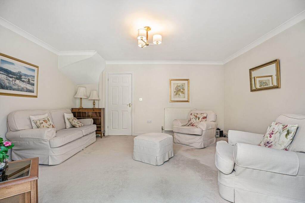 House in Twickenham - More
