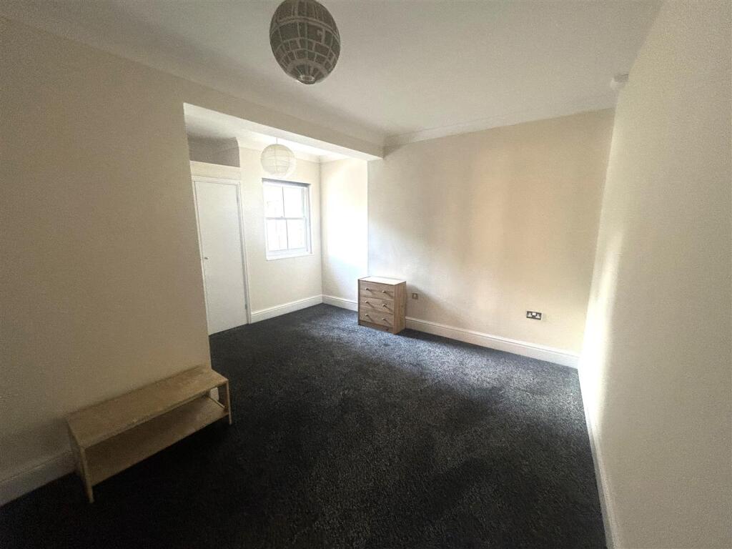 Apartment in Southampton - More
