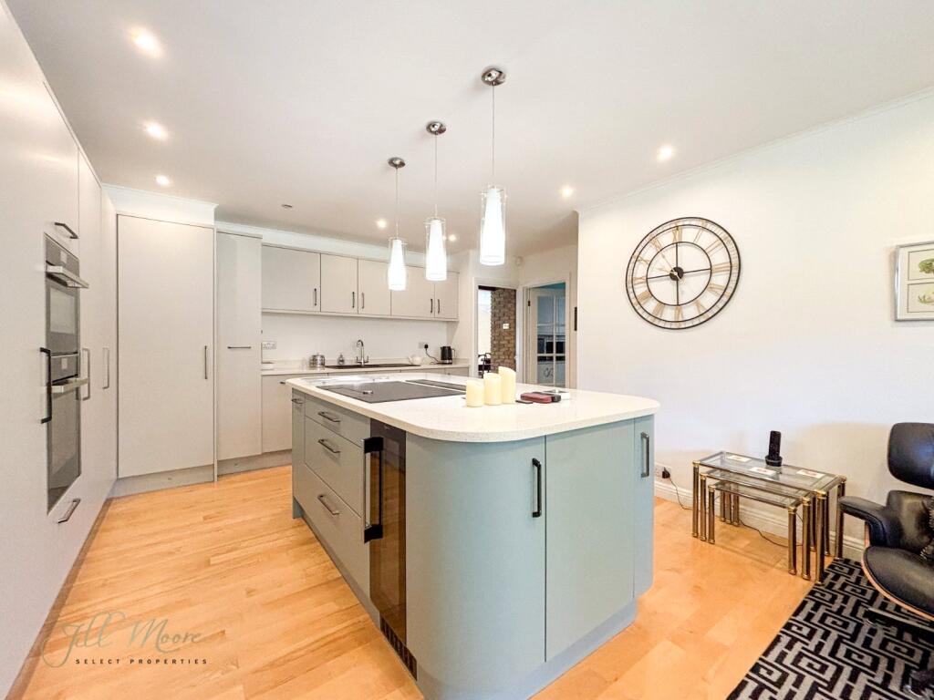 House in Sunderland, Concord - More