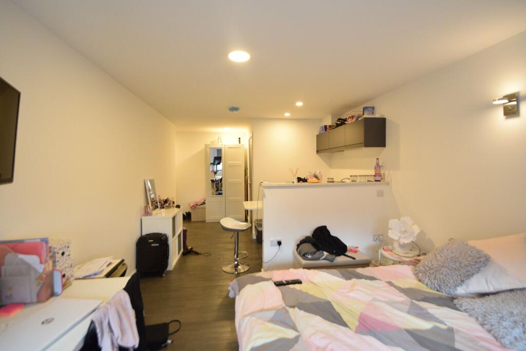 Studio flat for rent