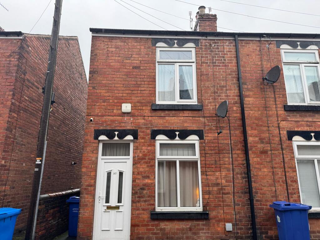 Main image of property: 37 Alma Street West, Chesterfield, Derbyshire S40 2AX