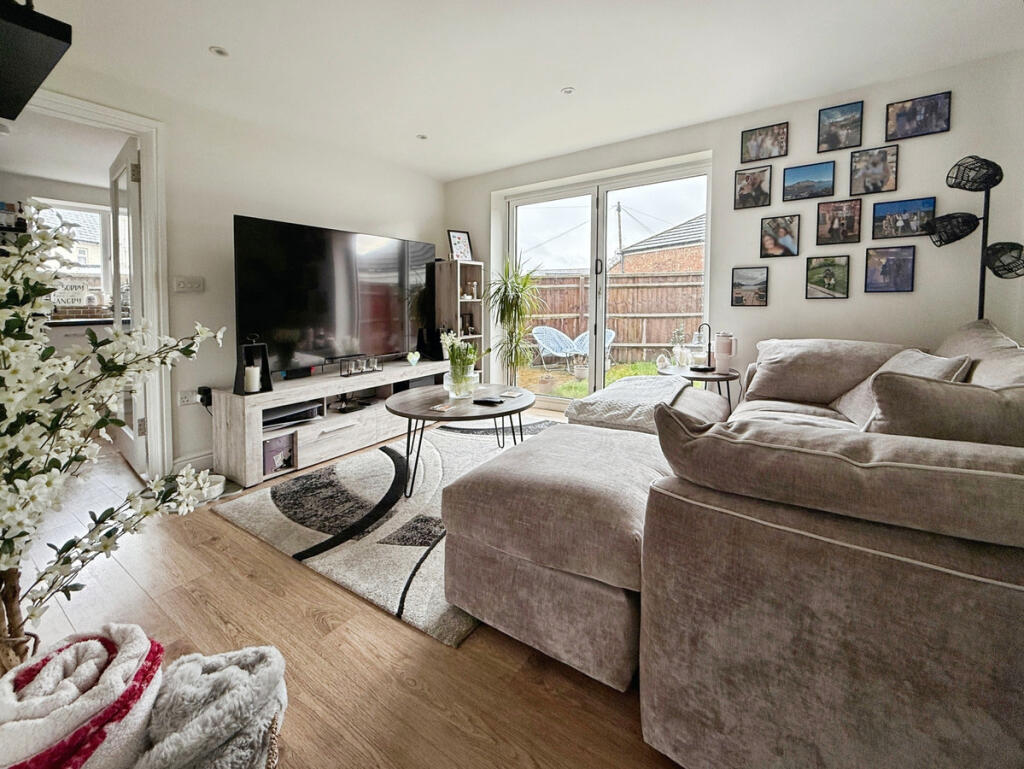 Ermin Street, Swindon, SN3 4 photo 4
