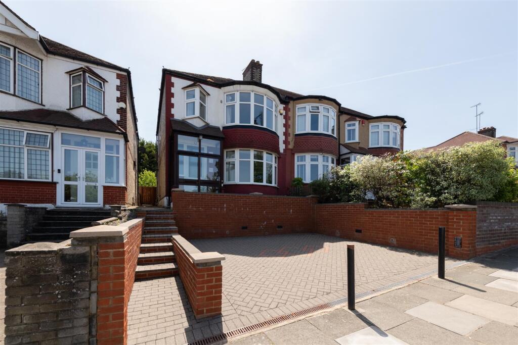 Main image of property: Winchmore Hill Road, London, N14