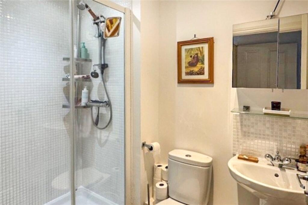 Apartment in Rushmoor, North Town - View 5