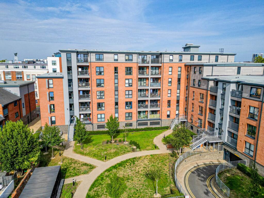 Main image of property: Silver Street, Reading