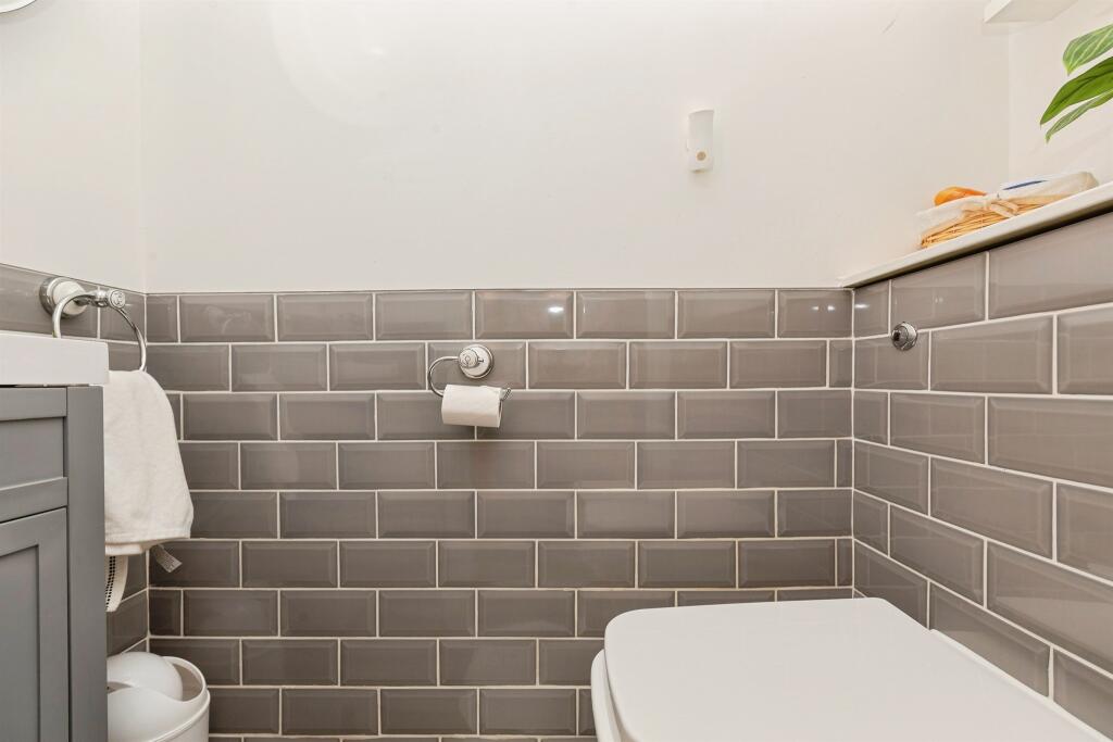 House in Aylesbury, Buckinghamshire - More